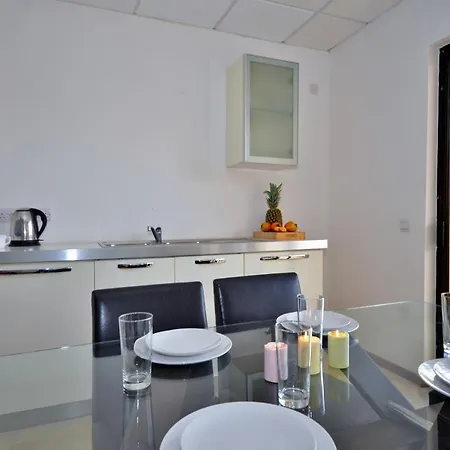 City Living Tk 2 Rm 3. بيت ضيافة