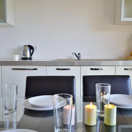 بيت ضيافة City Living Tk 2 Rm 3. سانت جوليان